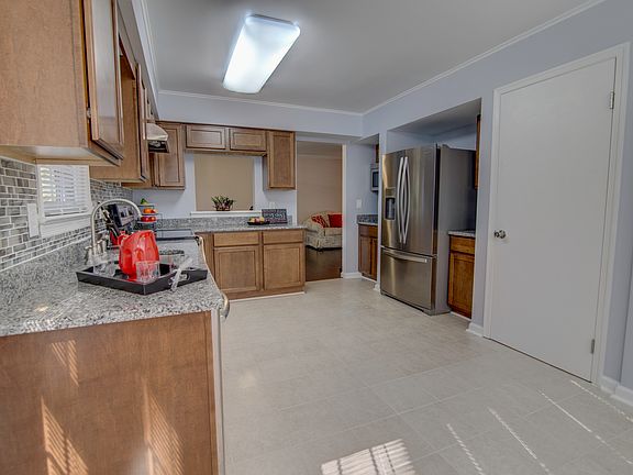 Kitchen-soft close cabinets