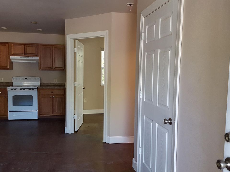 2nd image of 1421 21st Ave S APT 105
