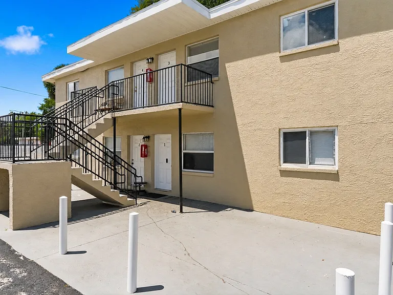 1799 Russell St S #3 — Photo 2