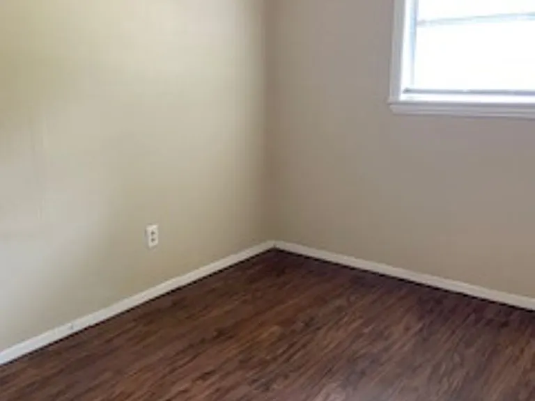 2812 Russell Ave — Photo 9