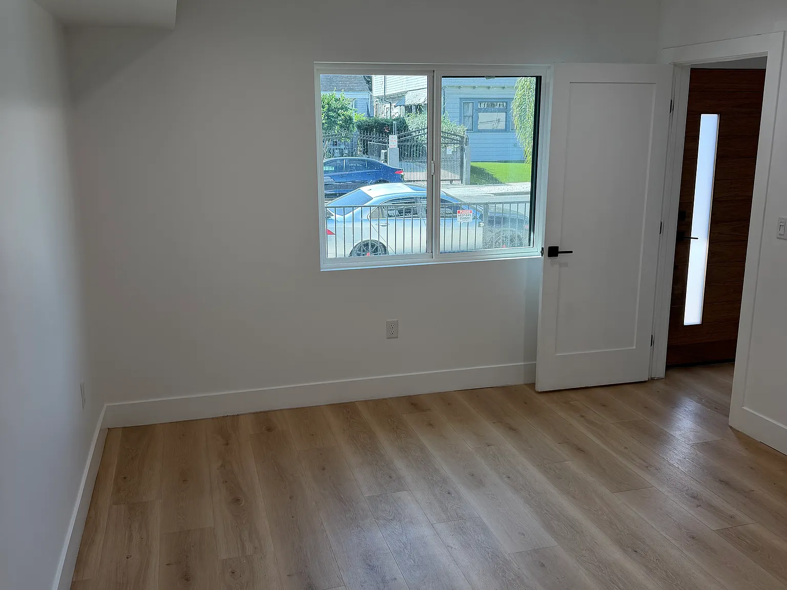 4 bed, 2056 sqft, $4,100 — Photo 3