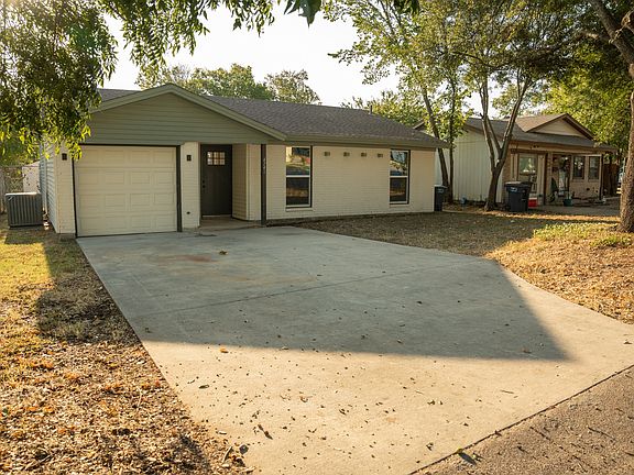4th image of 4741 McCart Ave