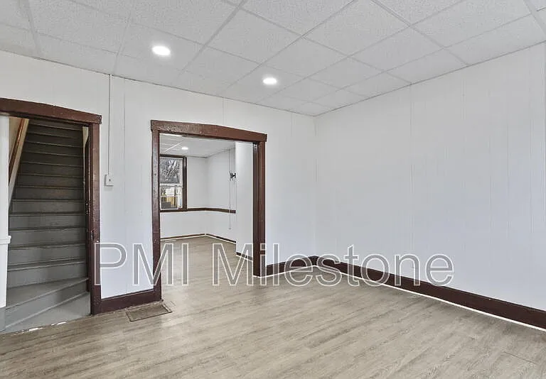 218 N College St — Photo 5