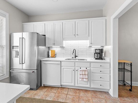 4th image of 5009 Country Cottage Ln