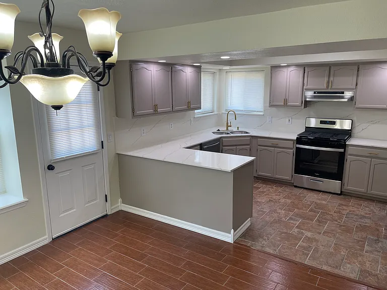 813 E Indianapolis St — Photo 9