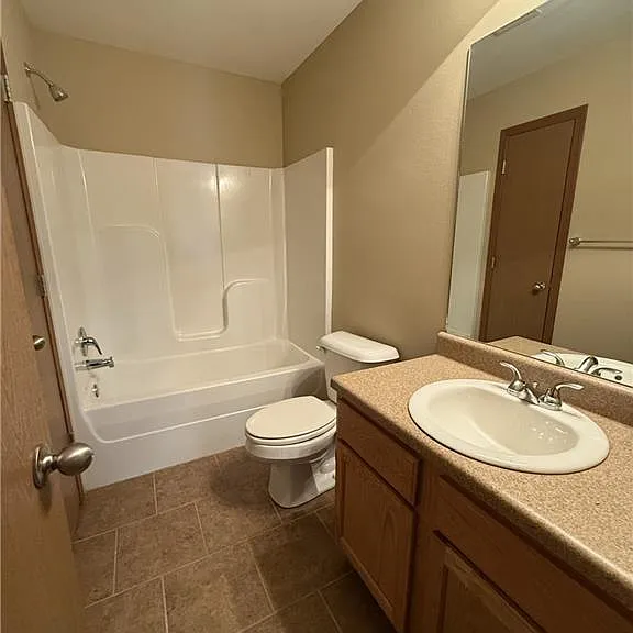 213 Foxglove St — Photo 8
