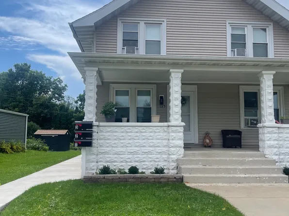 135 Lake St APT 2, Pewaukee, WI 53072