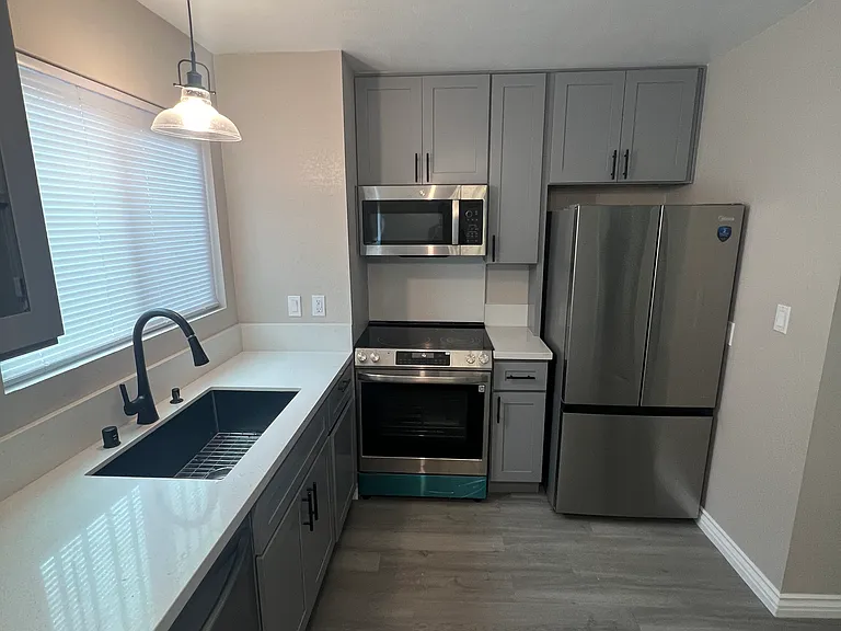 1132 E Arcadia Ct #C — Photo 3