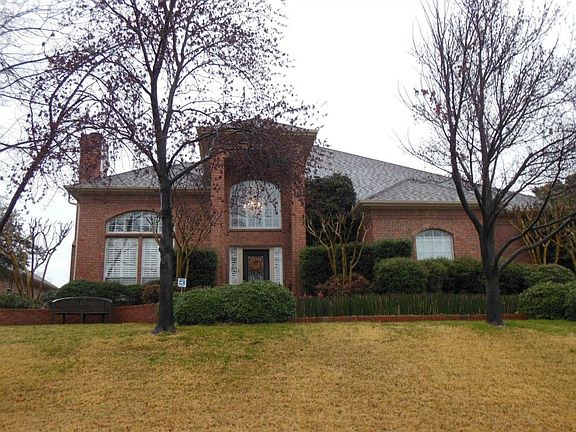2nd image of 645 Hawthorn Cir