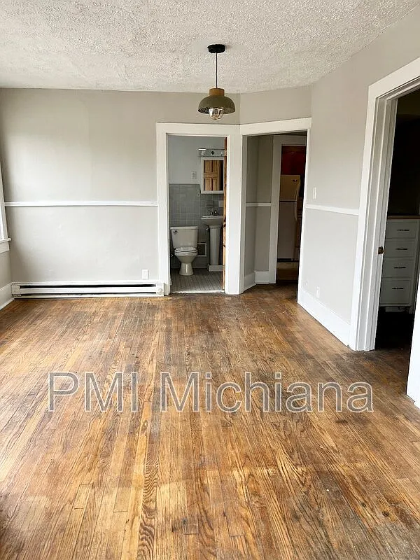 1 bed, 1.0 bath, $875 — Photo 4