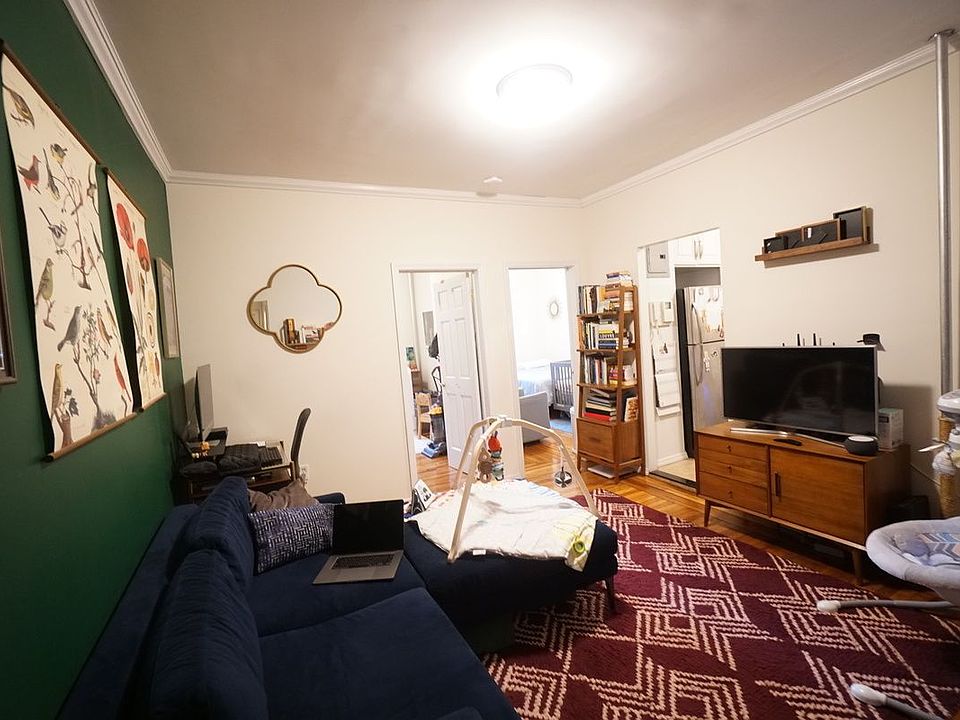 1st image of 809 8th Ave #1D