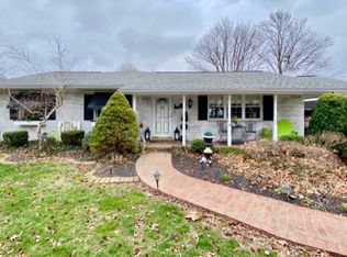 326 College Blvd, Carmi, IL 62821