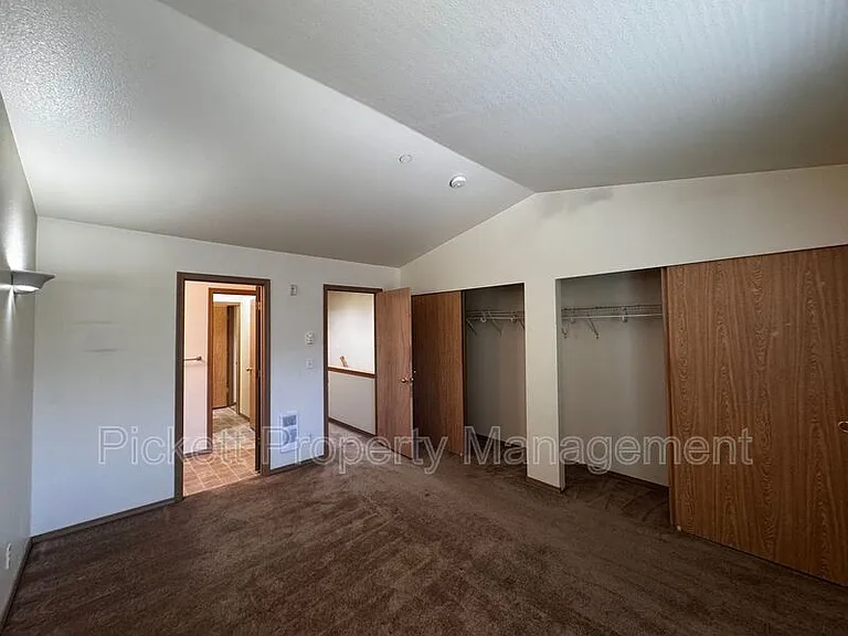 680 Northpark Ln — Photo 13