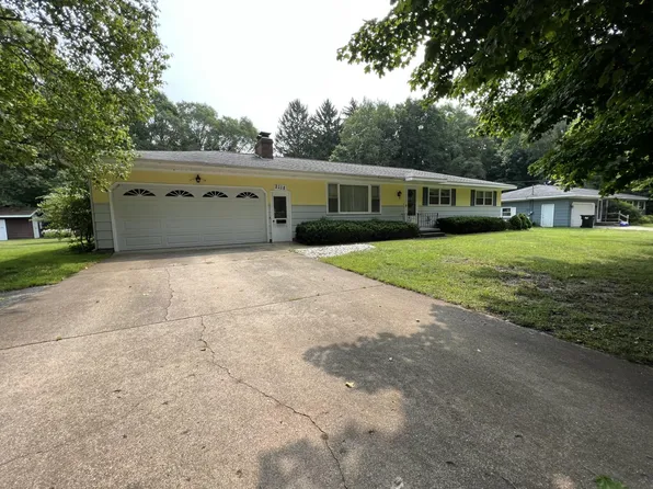 9114 Pinebrook Dr, Montague, MI 49437