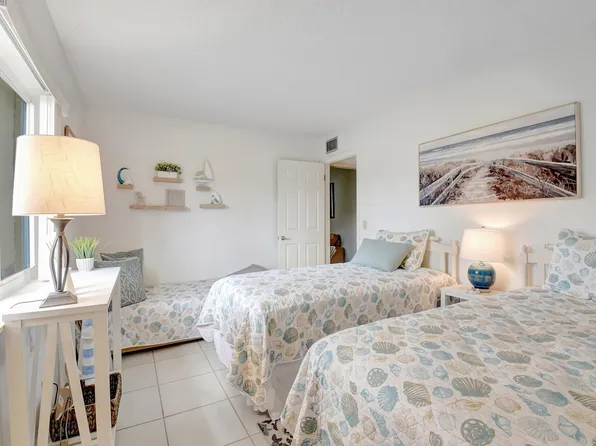 338 Pine Ridge Circle #B-1, Greenacres, FL 33463