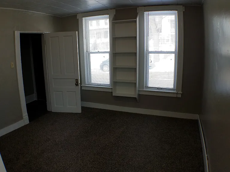 594 Jefferson St — Photo 6