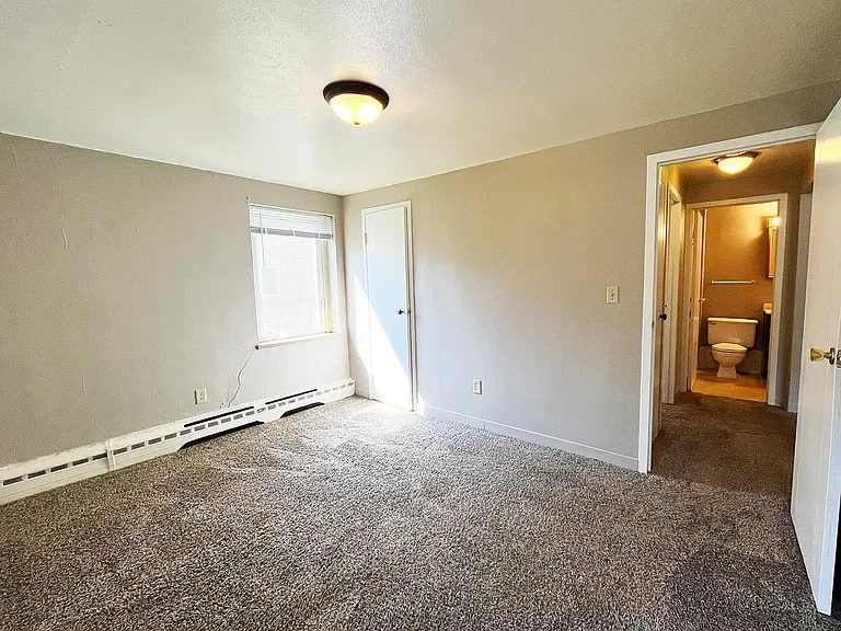 Knollcrest Apartments — Photo 12