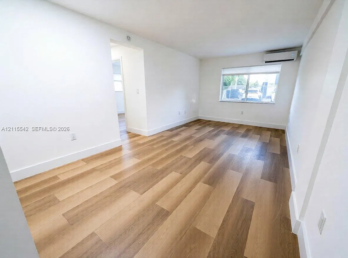 2 bed, 1.0 bath, 800 sqft, $2,200 — Photo 2