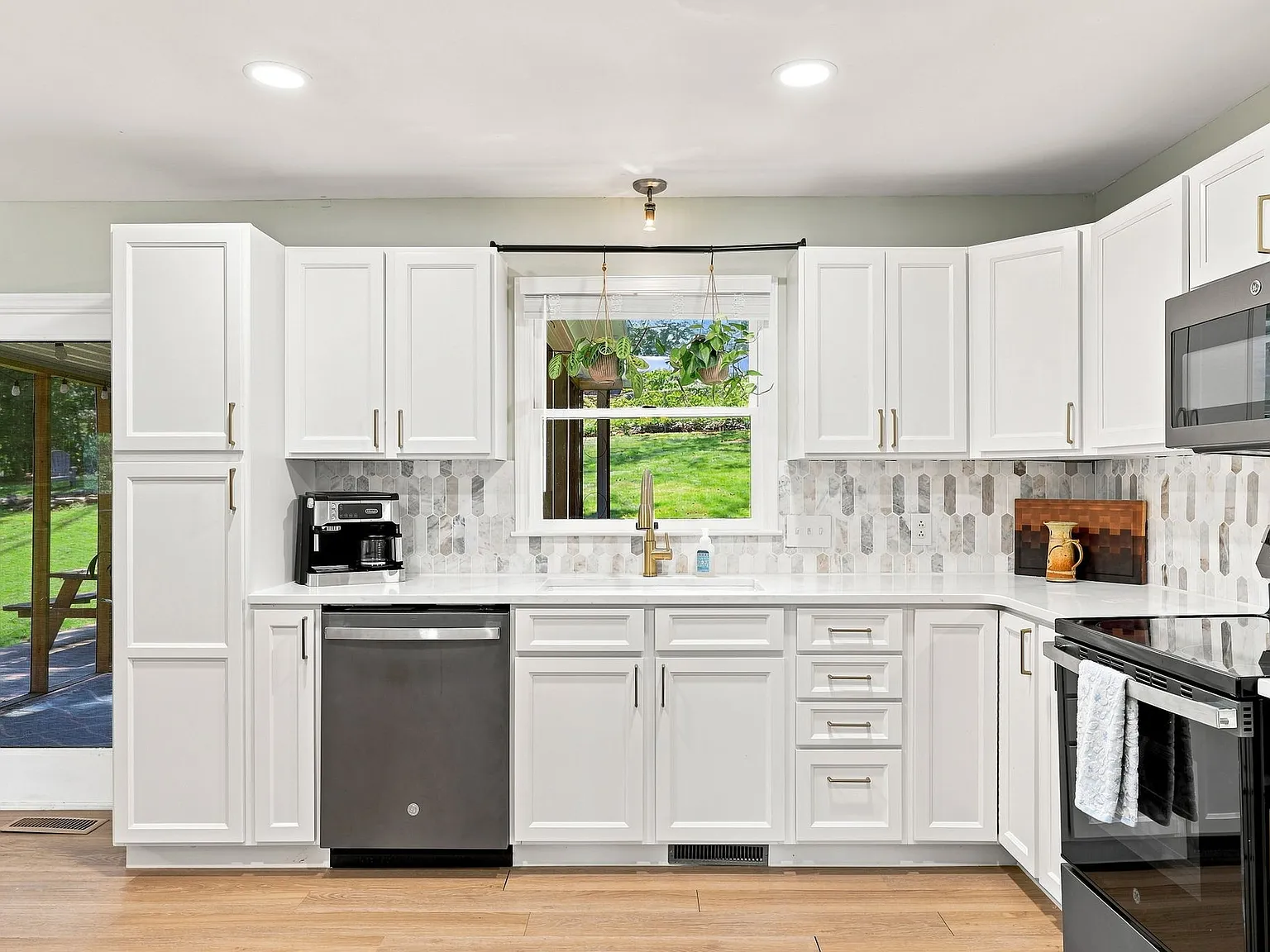 3 bed, 2653 sqft, $3,095 — Photo 3