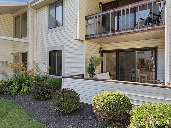 2nd image of 5 Avon Dr