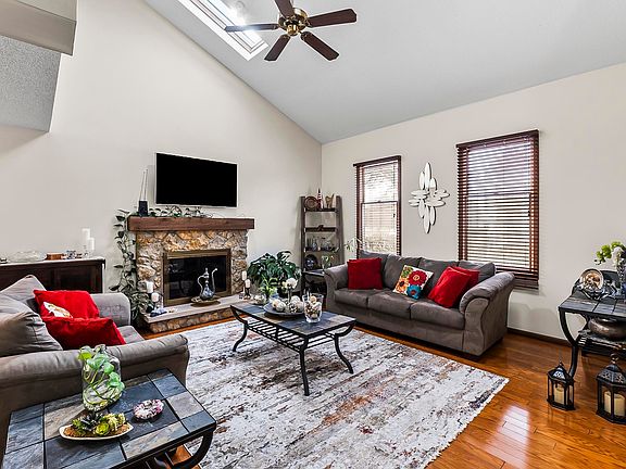 5th image of 6017 Sawmill Woods Dr