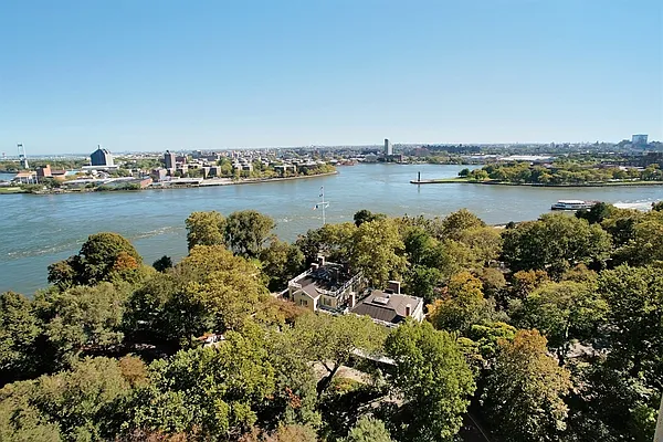 Sold by Corcoran | media 14