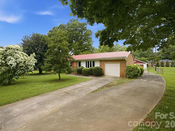 5th image of 635 Fieldstone Rd