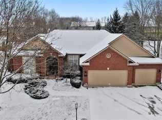 117 Crown Point Dr, Centerville, OH 45458
