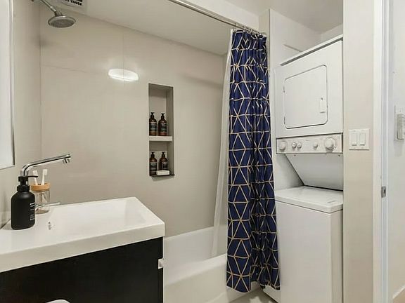 5th image of 135 Christopher St APT 3B