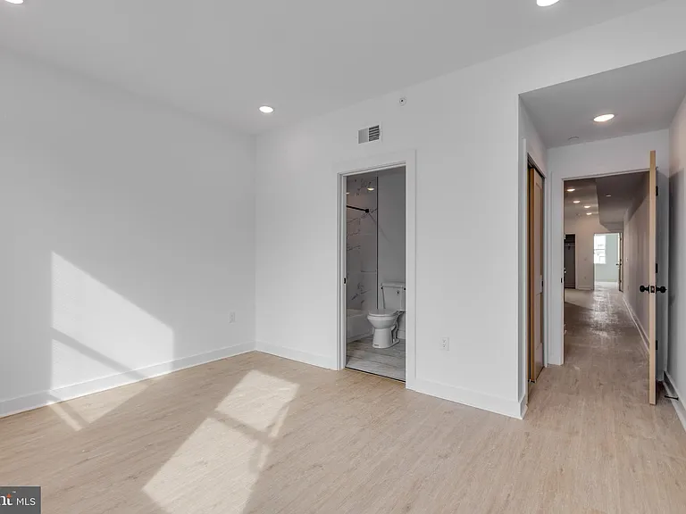 4153 Mantua Ave #3 — Photo 8