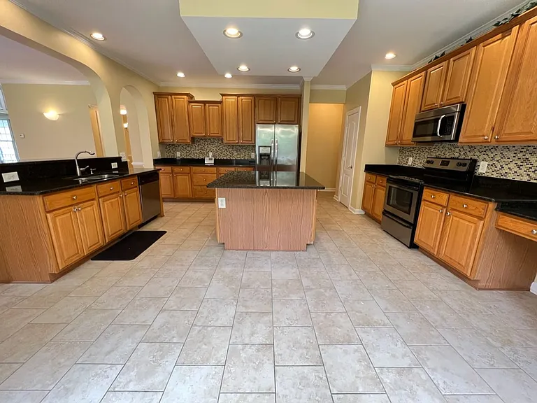 1006 Goldenview Ct — Photo 12
