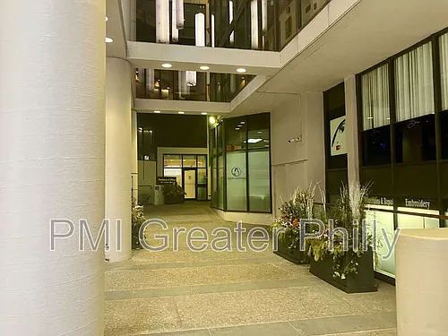 1420 Locust St Photo 1