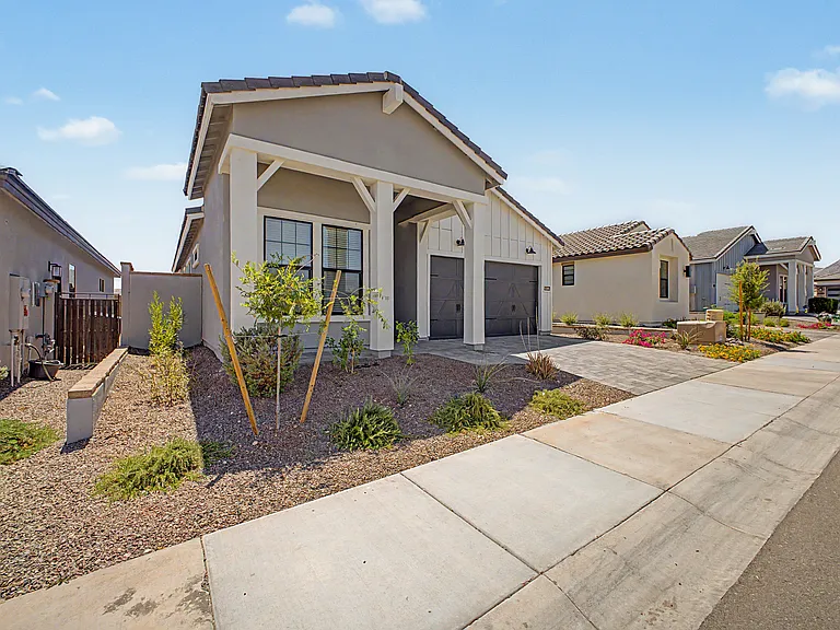 4412 N 203rd Dr — Photo 3