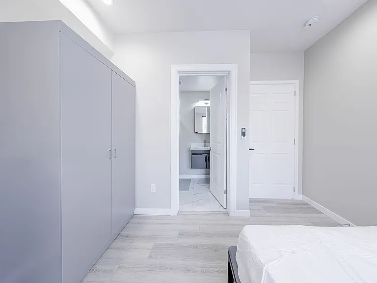 1597 W 35th Pl — Photo 1
