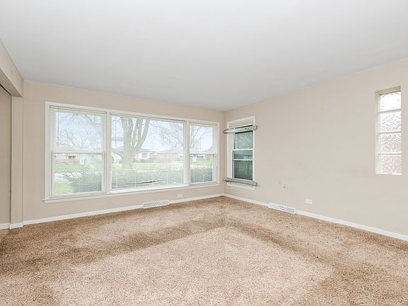 4th image of 1358 Mackinaw Ave