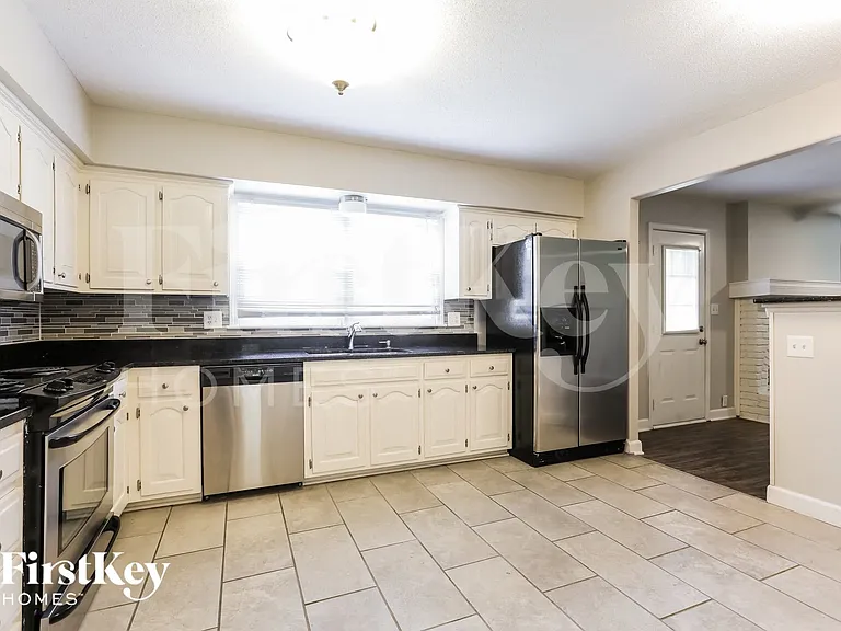 111 Johnston Pkwy — Photo 5