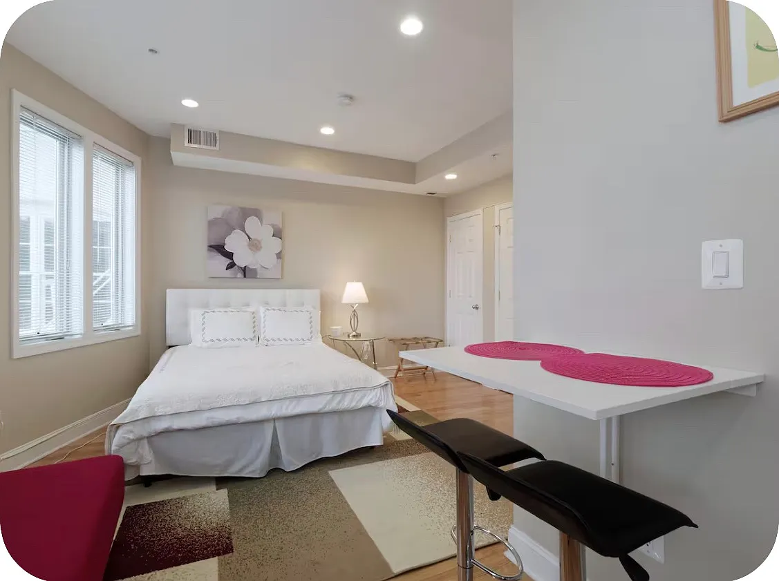 Studio, 420 sqft, $1,850 — Photo 1