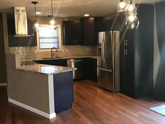 2nd image of 2424 Iven Rd