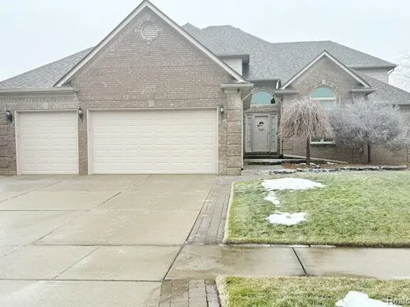 56285 Tournament Ln, Macomb, MI 48042