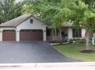 858 Elizabeth Ln, Silver Lake, WI 53170