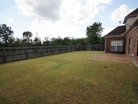 3rd image of 70 Whispering Meadows Dr