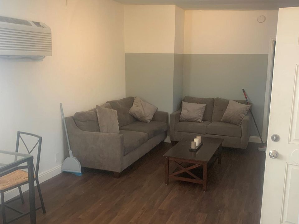 2nd image of 1548 Victory Blvd #A