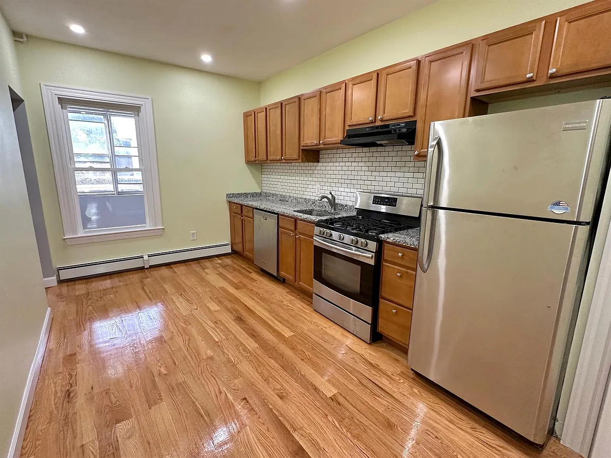 Photo 2 of 12 - 295 Windsor St #2 - Cambridge, MA Building Photo - 295 Windsor St #2