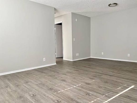 3rd image of 121 S Avenue 52 APT B