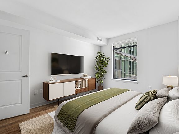 3rd image of 3601 Fairfax Dr APT 320