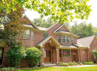 5413 Murray Ct, Waterford, MI 48327