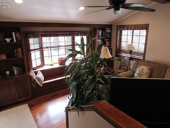 4th image of 174 W Crestview Ln