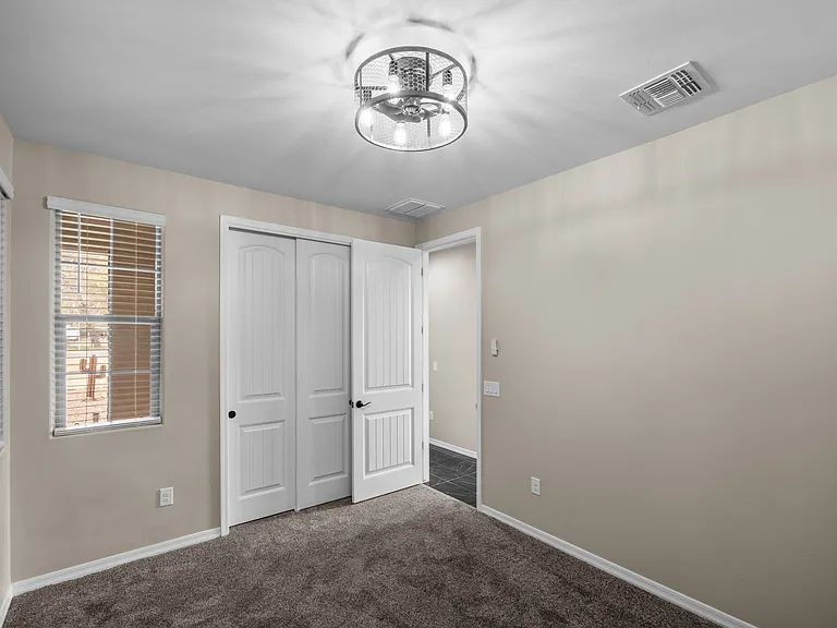 16001 N Columbus Blvd — Photo 32