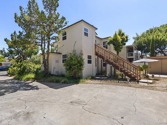 3rd image of 1840-42 Carmelina Dr