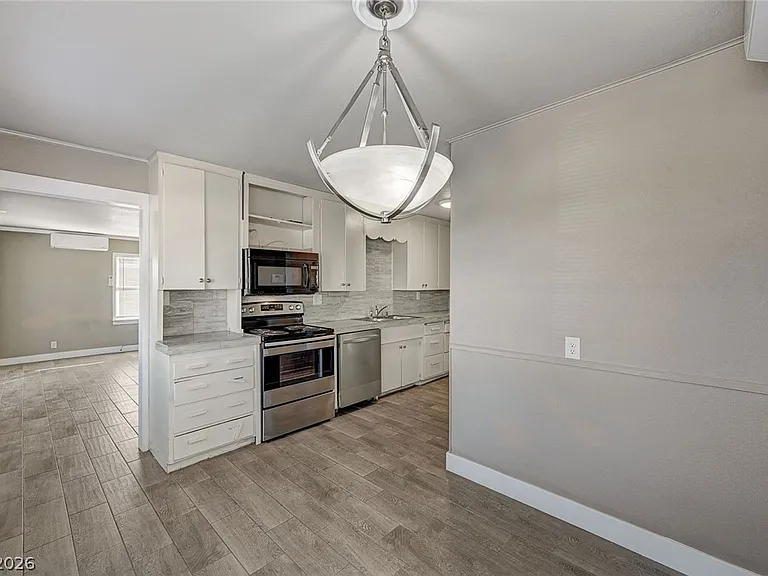 632 Avenue D — Photo 10